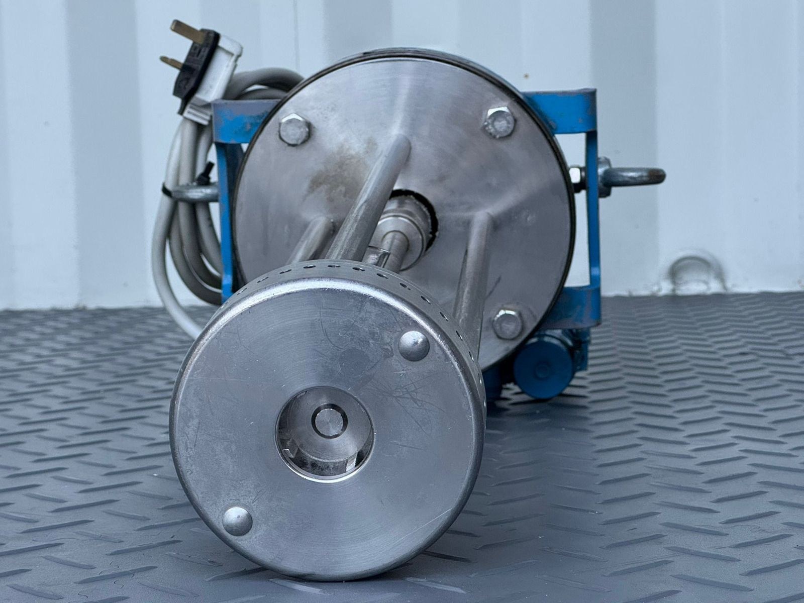 Operator using Silverson technology at the formulation bench at The Filling Lab